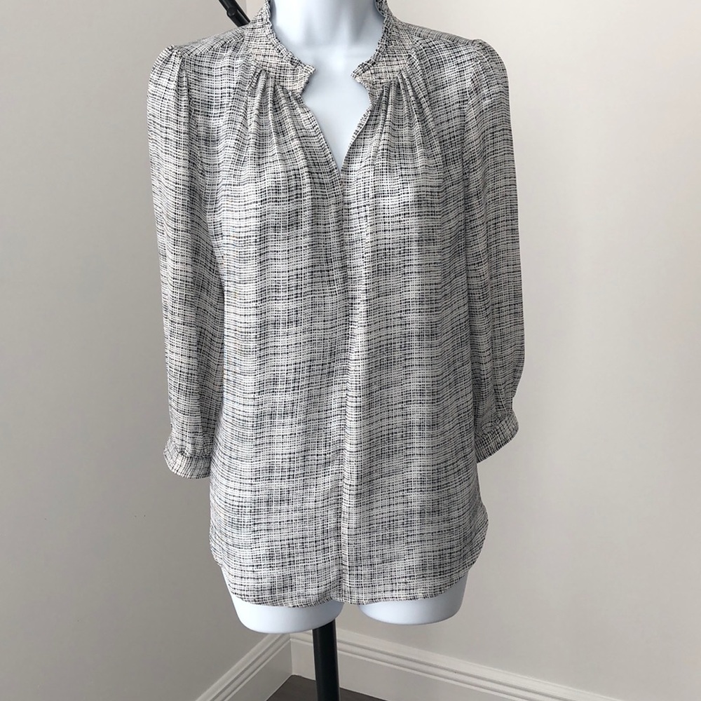 Worthington black and white 3/4 sleeve blousr